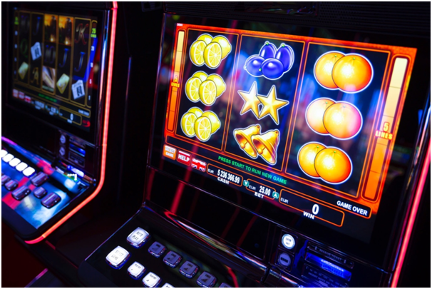 Can it be beneficial to bet on a slot machine with maximum coins?